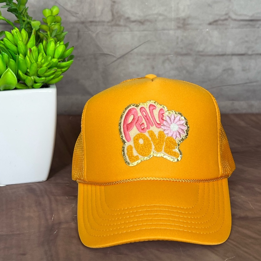 NWOT Otto 5 Panel High Crown Mesh Back Trucker Hat w/ Retro Hippie Patch